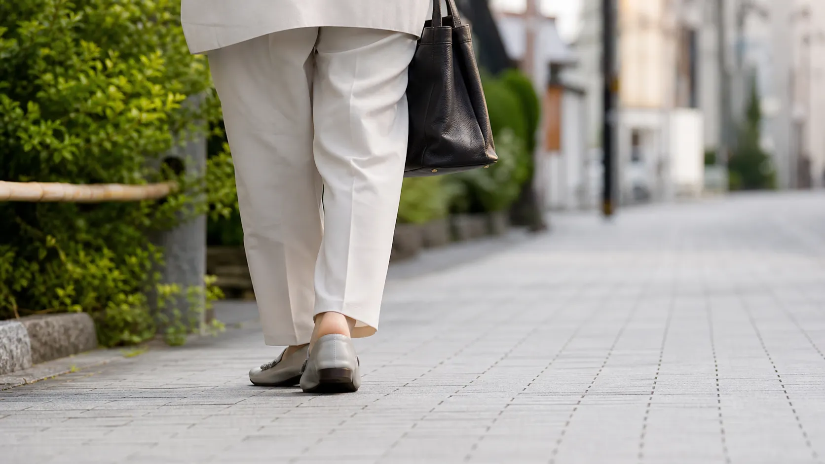 松戸 何もないところでつまずく 50代