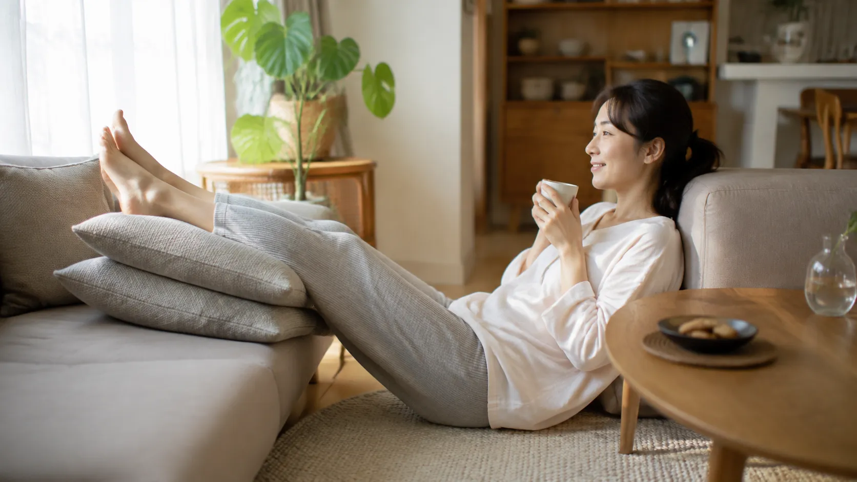 立ち仕事 足 むくみ 女性