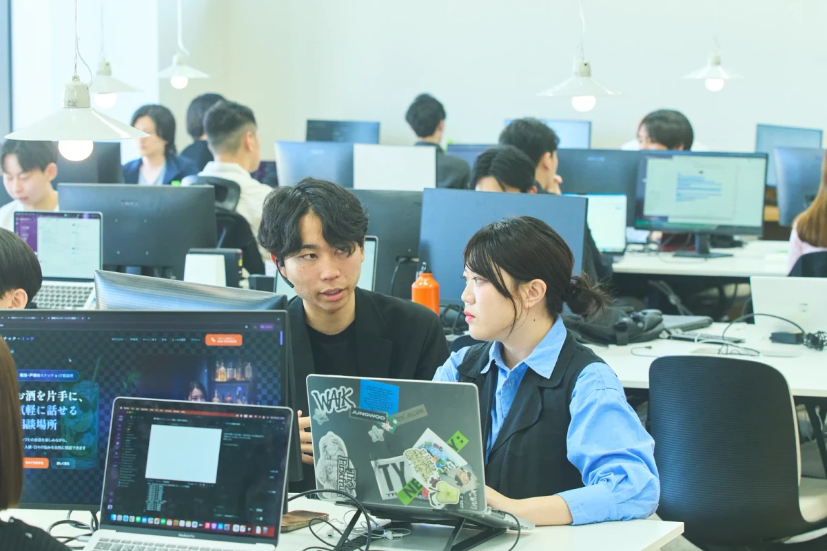 実装内容を確認しながら開発を進めるプロパゲートのメンバー