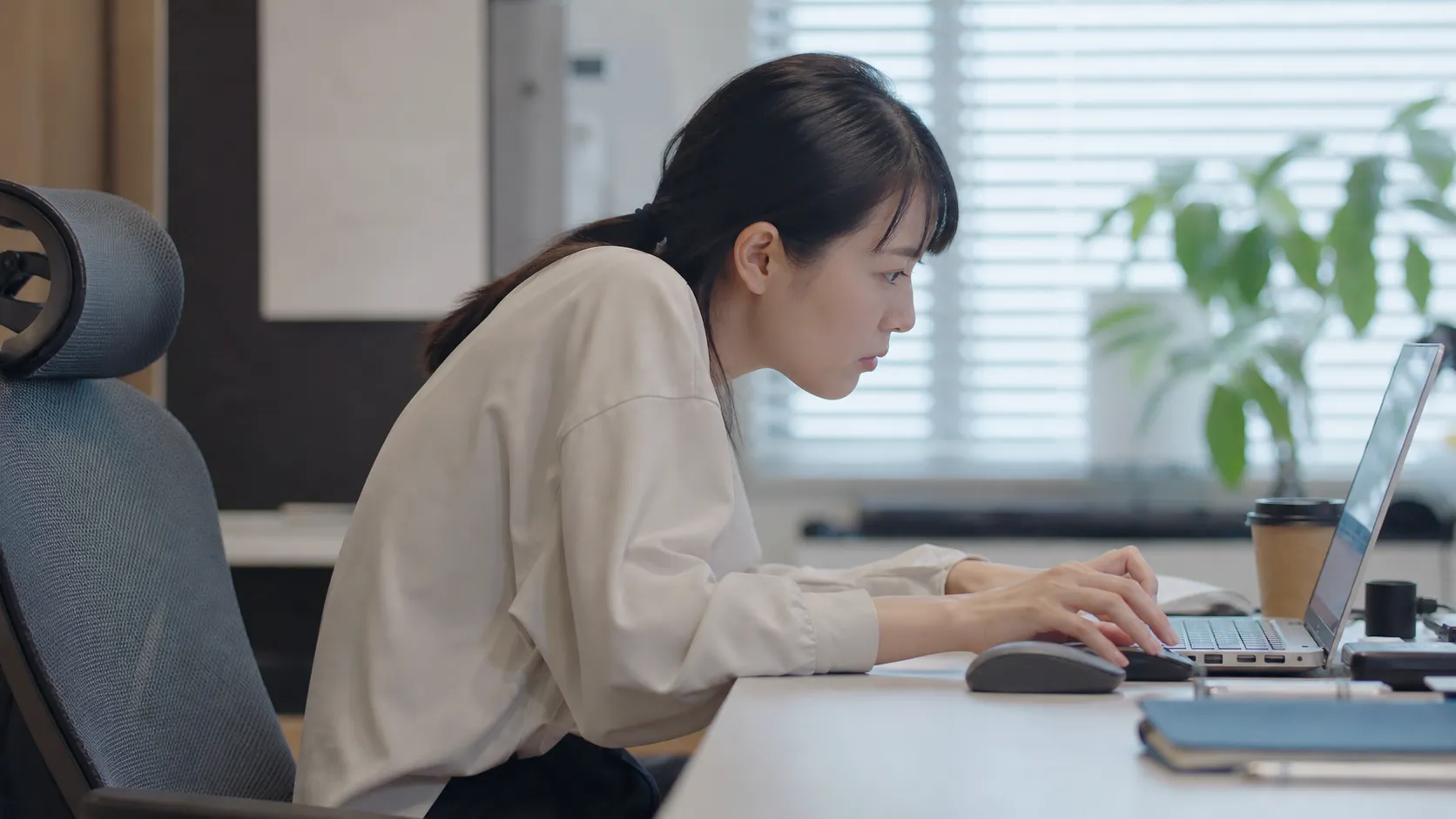 女性 姿勢改善 ジム